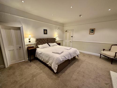  King ensuite with city view and kitchenette